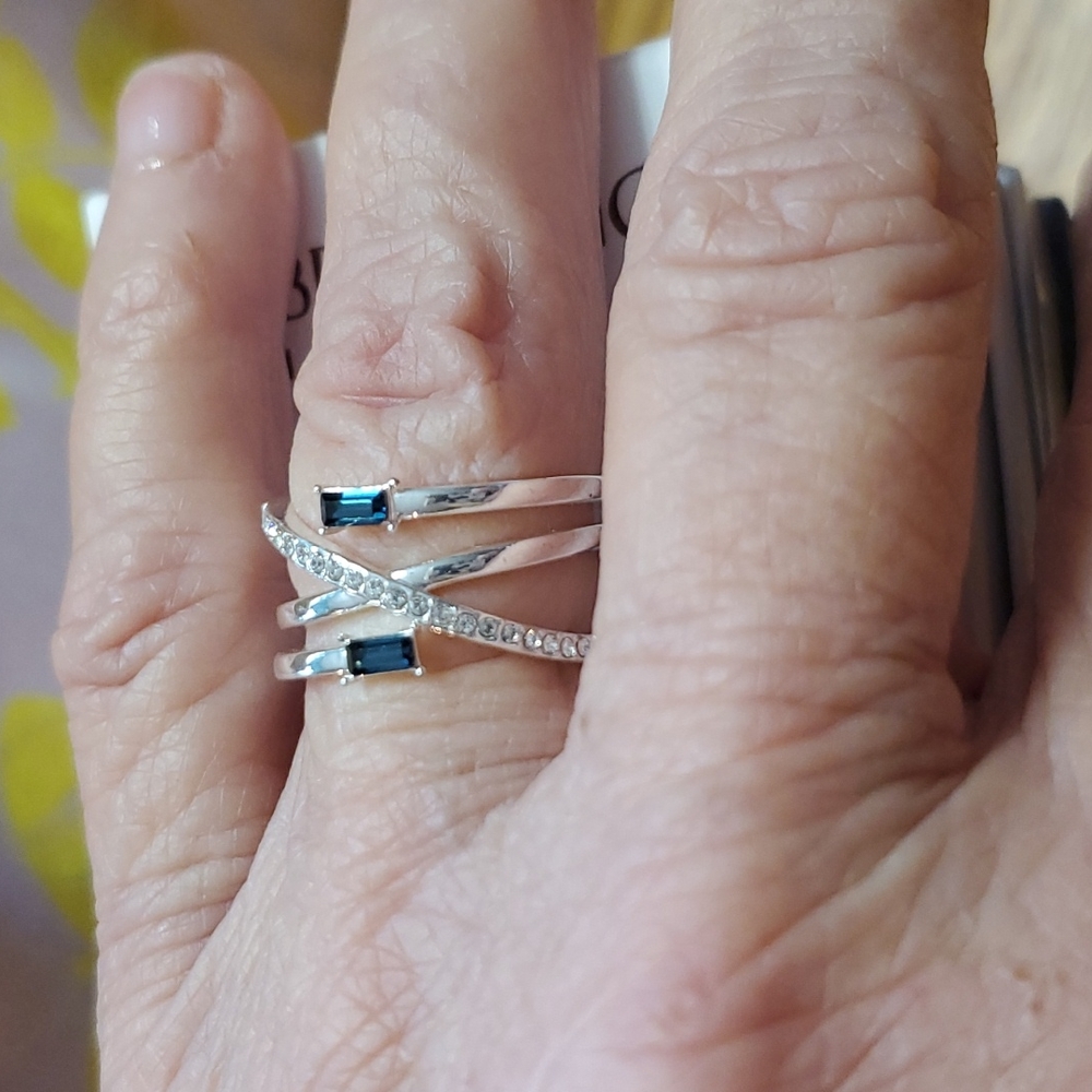 Ring - Picture 2 of 5